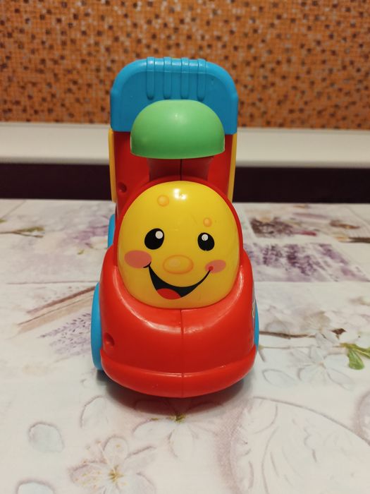 Паровозик Fisher Price.