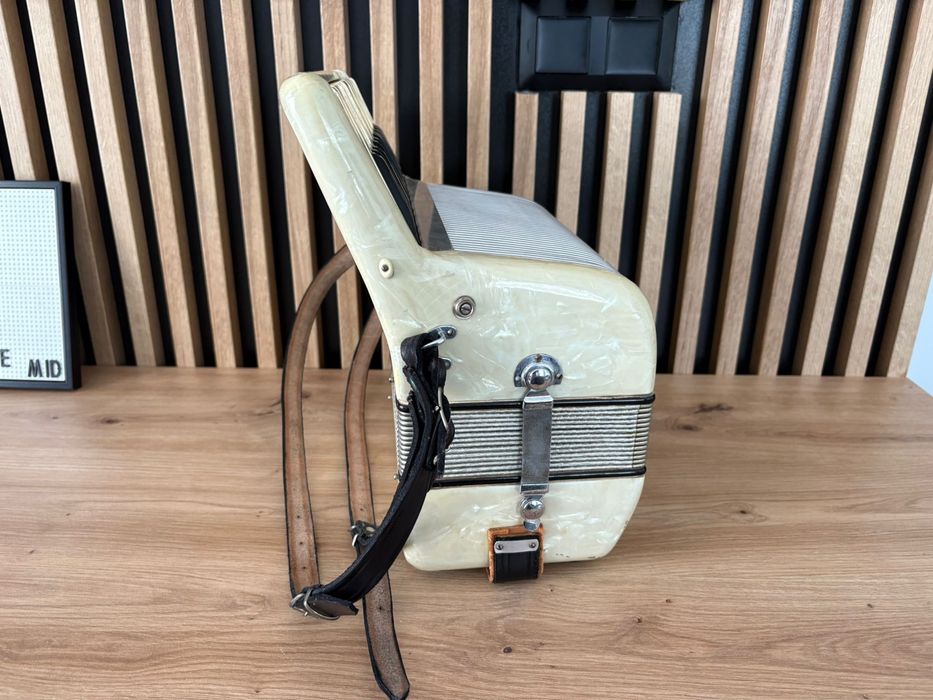 Acordeon italian Salanti NewYork cu 12 basi