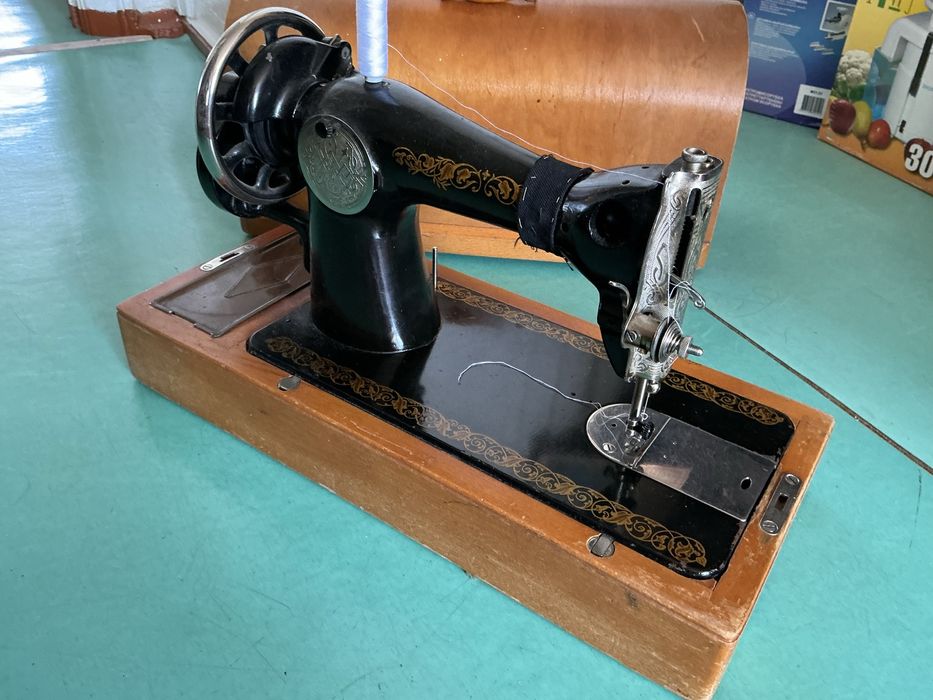 Швейная машинка ручная б/у