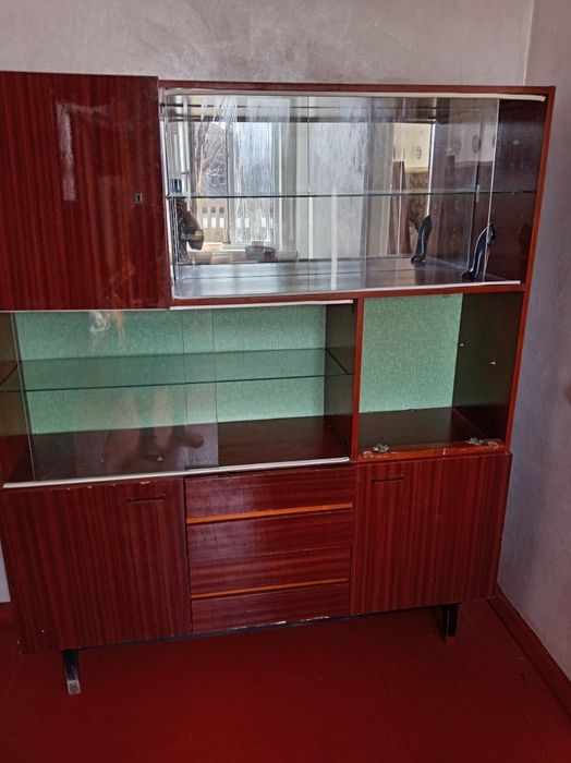 Срочно продам сервант