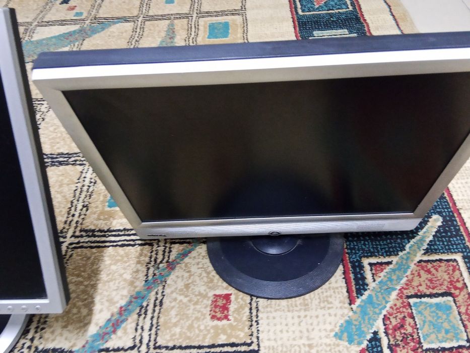 Два монитора Samsung и BenQ