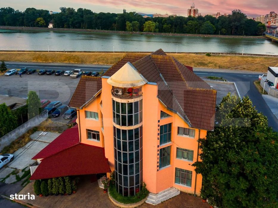 Motel + Sala de evenimente, fiecare avand suprafata de 750 mp, zona ce