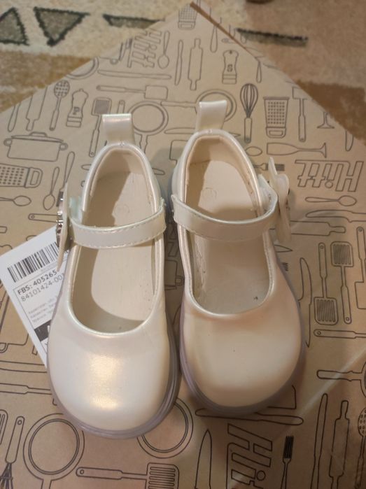 Продам детские туфли