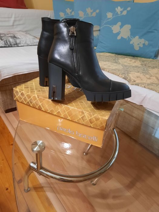 Дамски боти на висок ток