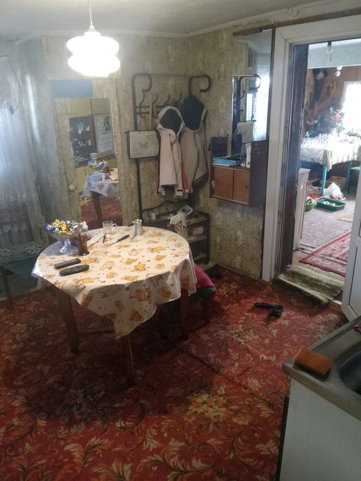 Продам    полдома  .