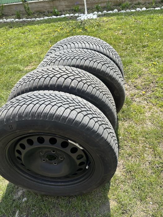 Set 4 anvelope de iarnă Bridgestone Blizzak pe jante tablă – stare foarte bună