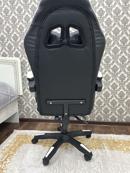 игровое кресло.