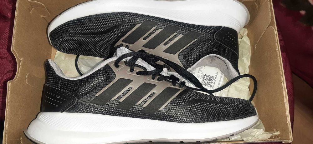 Оригинални нови маратонки адидас adidass runfalcon-fw505