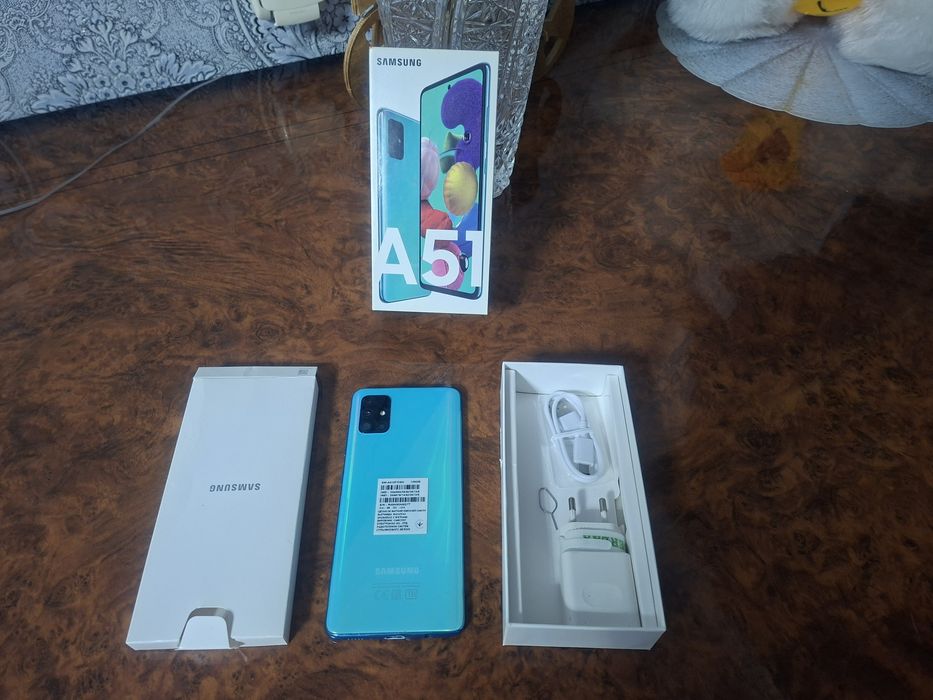 Телефон Самсунг А 51