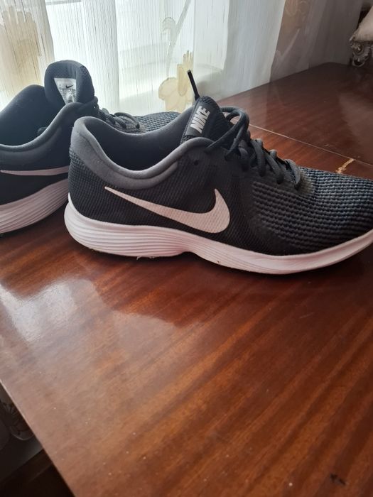 Adidasi nike 42.5 aduși din Anglia...