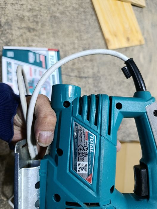 Лобзик ТОТАL сотилади,  продам лобзик ТОТАL