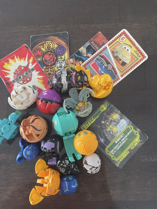 Карточки игровые и бакуганы