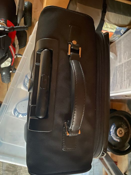 Vand 2 genti voiaj  Toyota