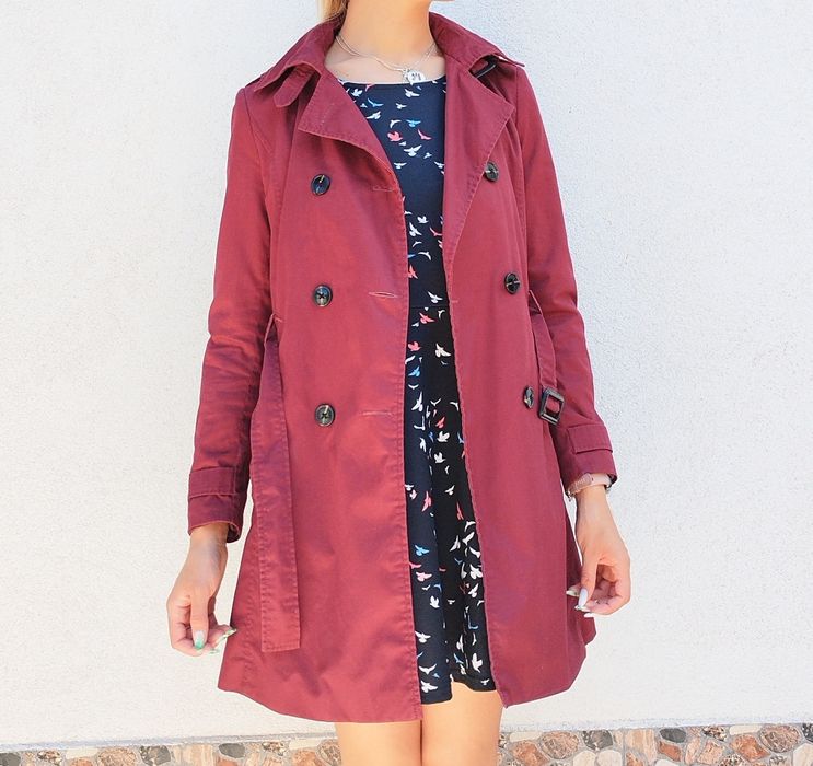 Trench vișiniu cu toate accesoriile