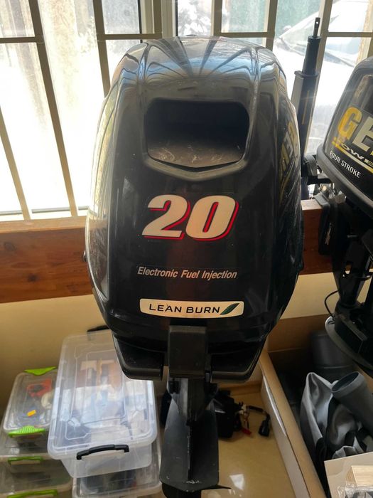 Двигател за лодка Suzuki Four Stroke 20