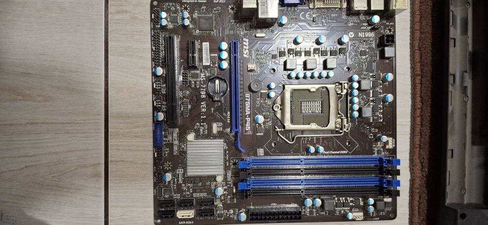 Материнская плата