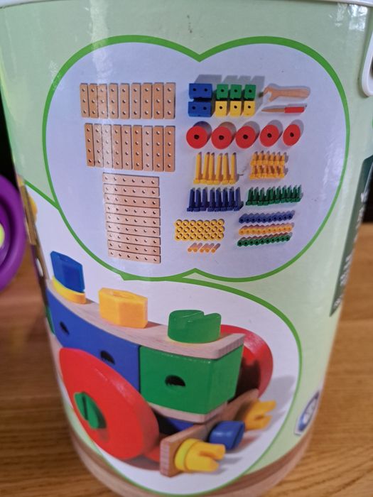 Кола за яздене и играчки