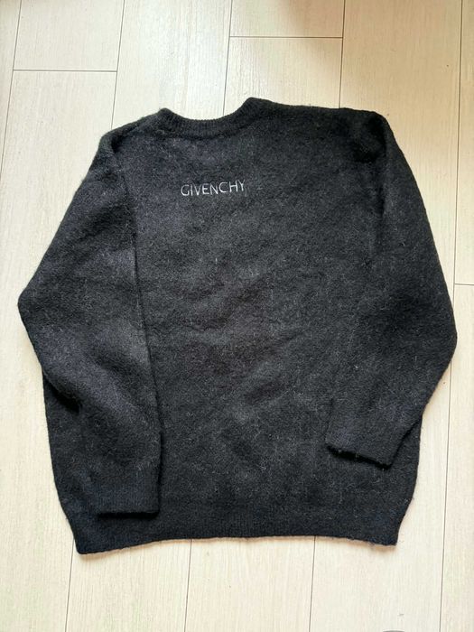 Givenchy вълнен пуловер