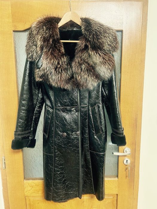 Бутиково палто от естествена кожа гарнирано с лисица