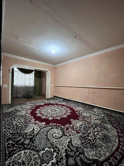 Гулистон шахар Водник пишган гиштдан курилган  2-этажда 3 хонали кв