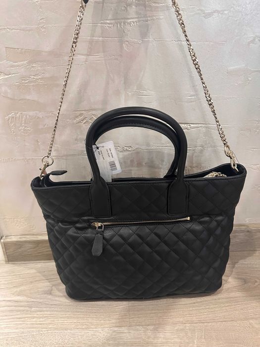 GUESS чанта в черно нова