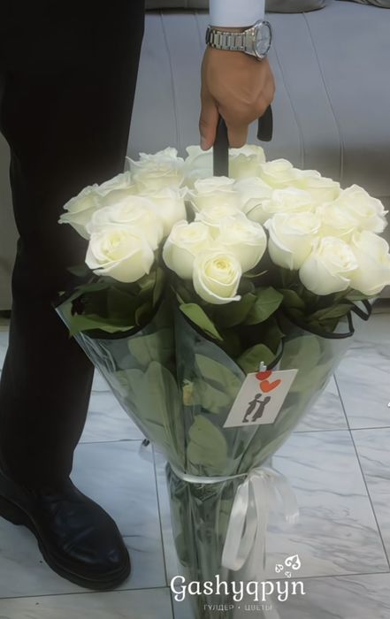 Розы в зонтике, букеты