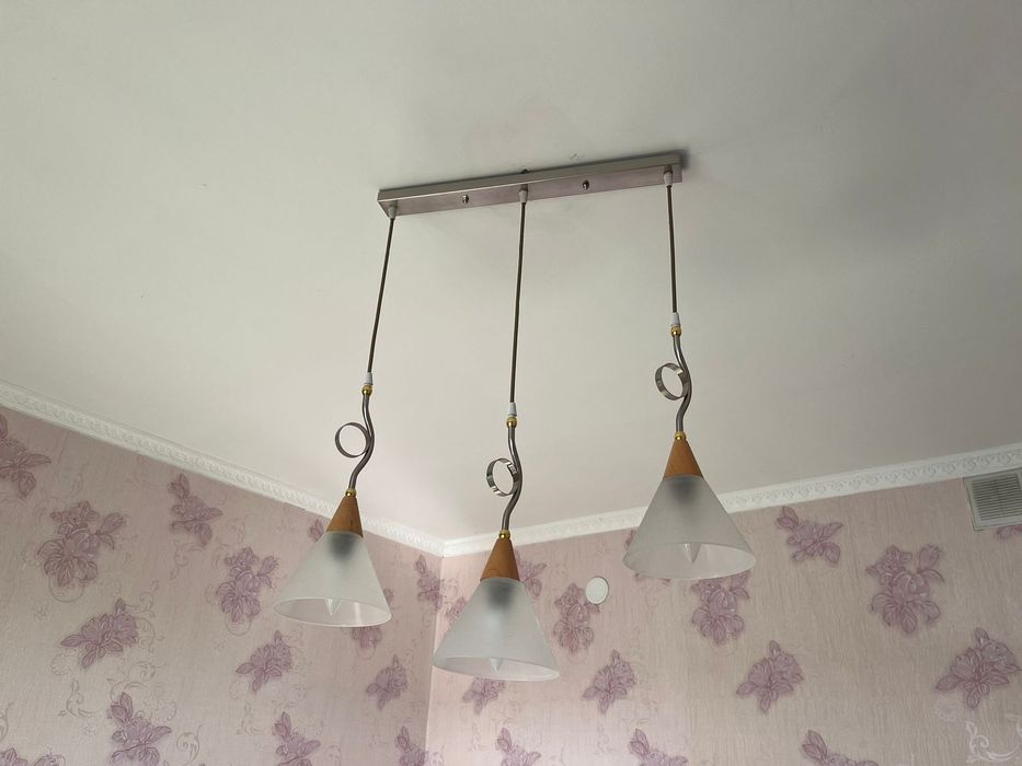 Люстра в хорошем состоянии