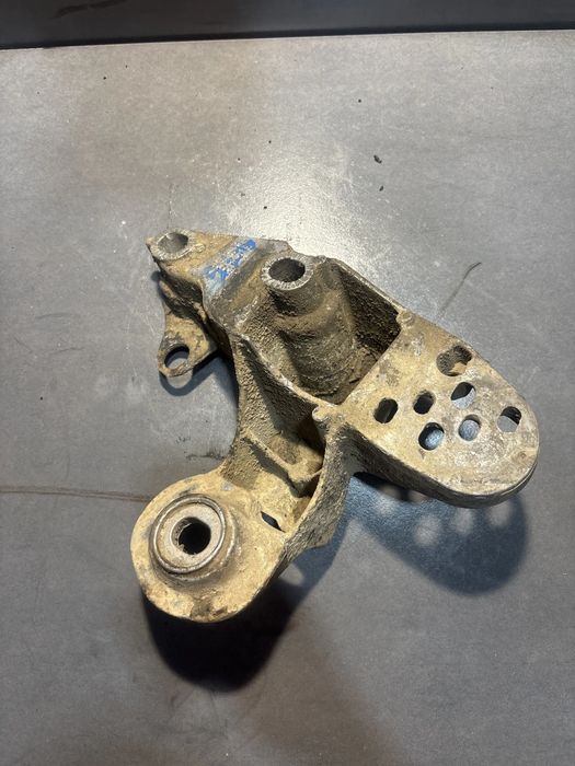 Suport motor 4B0199351A Volkswagen VW Passat 2002 1.6 MT (102 hp)