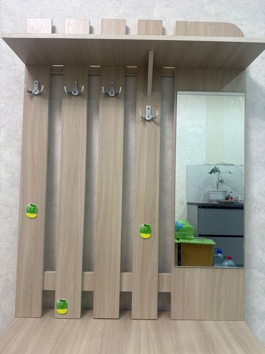 Прихожая с тумбой