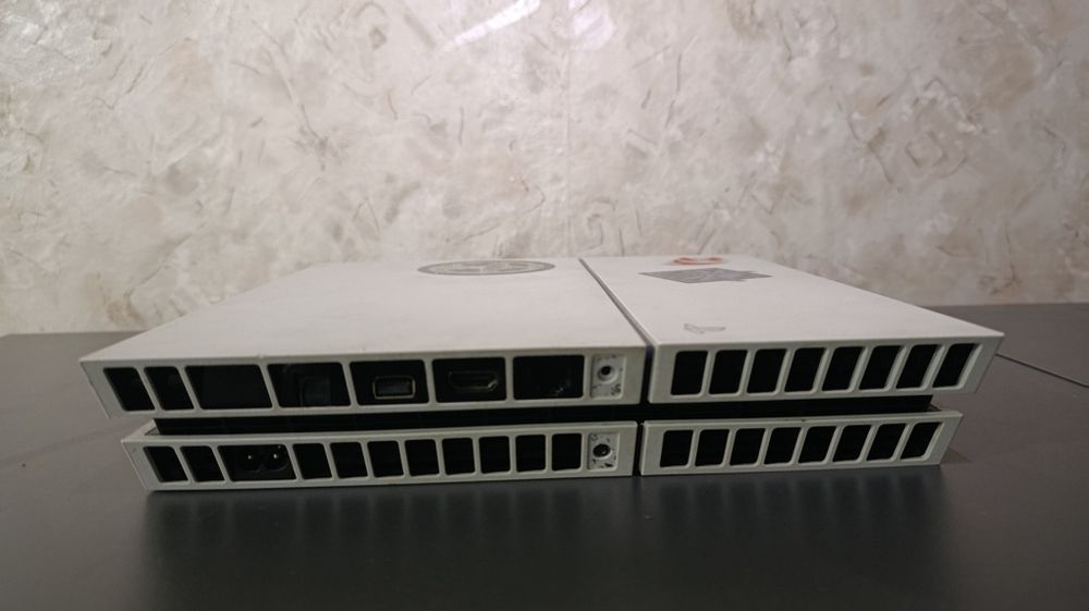 PlayStation 4 500GB + 10 игри  Профилактиран 
Продавам PS4 Fa