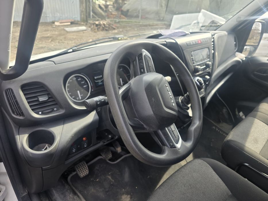 Iveco daily doka 35c14 baaculabil pe trei parti