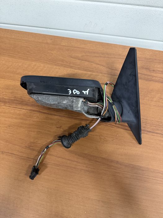 Правое боковое зеркало на бмв е38