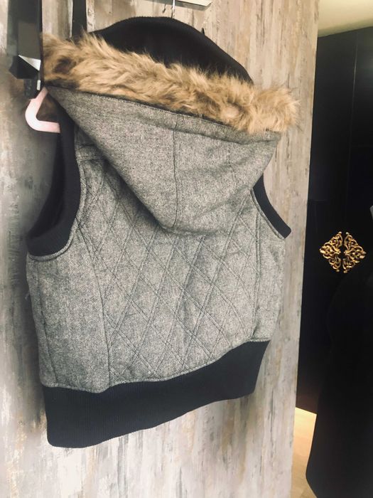 Vesta noua cu gluga oversize matlasata amestec lana ZARA