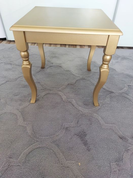 Помощна масичка /златист цвят/