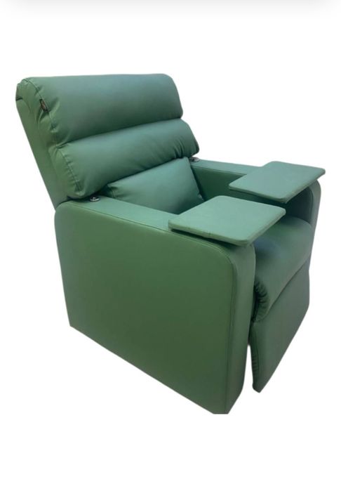 Кресло реклайнер для студии красоты