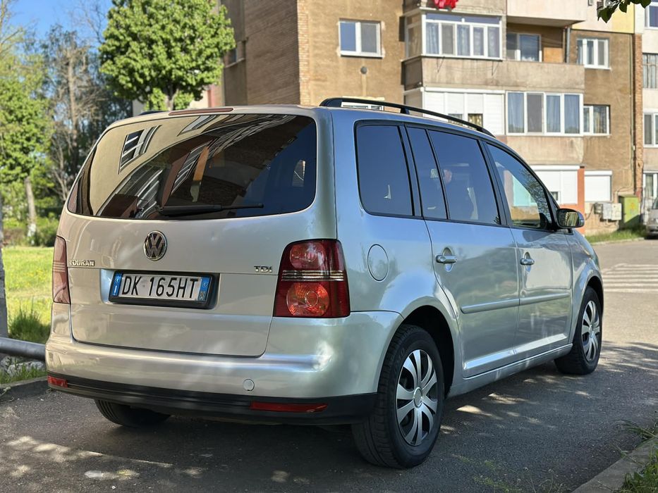 Vand volkswaghen  touran 7 locuri acte valabile pana in 2027