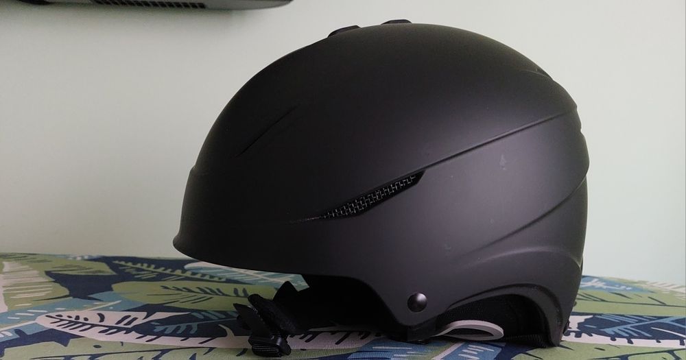 Vând casca sky model nou.