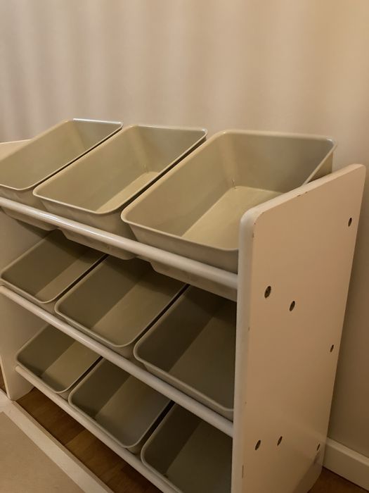 Рафт/органайзер за играчки с кутии от Икеа