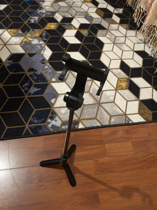 Штатив Xiaomi для сьемки в хорошем состояний