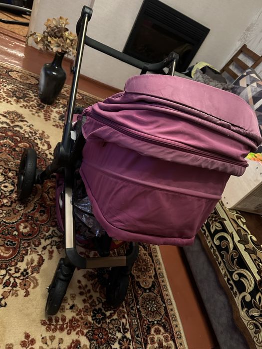 Продам коляску (в коплекте есть рюкзак, дождевик, сетка)