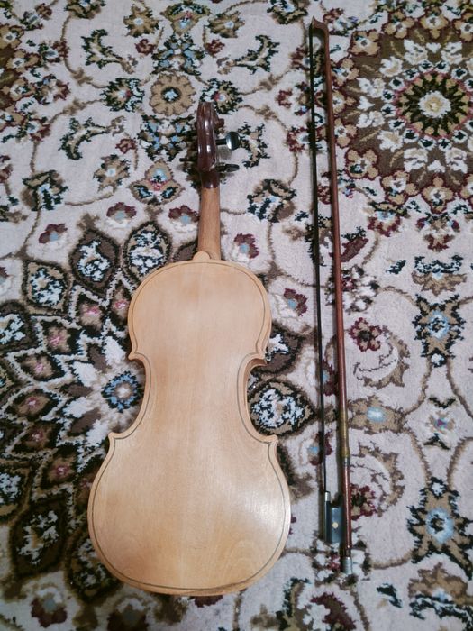 Skripka sotiladi Rossiyadan keltirilgan