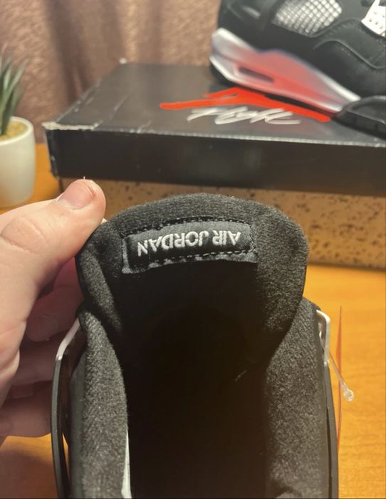 Jordan 4 White Thunder