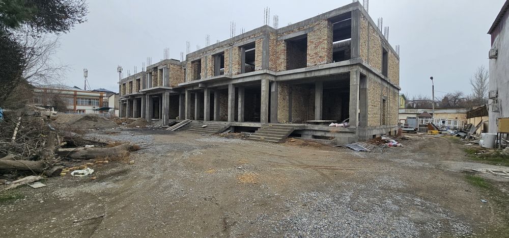 КАРШИ ШАХАРДАН  ПАХТАЗОРДАН 42 сотих ер ва биноси билан