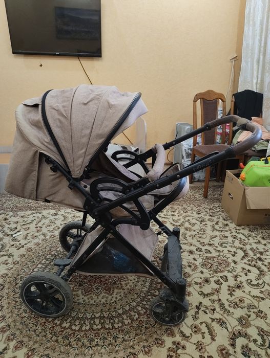 Продам детскую прогулочную коляску