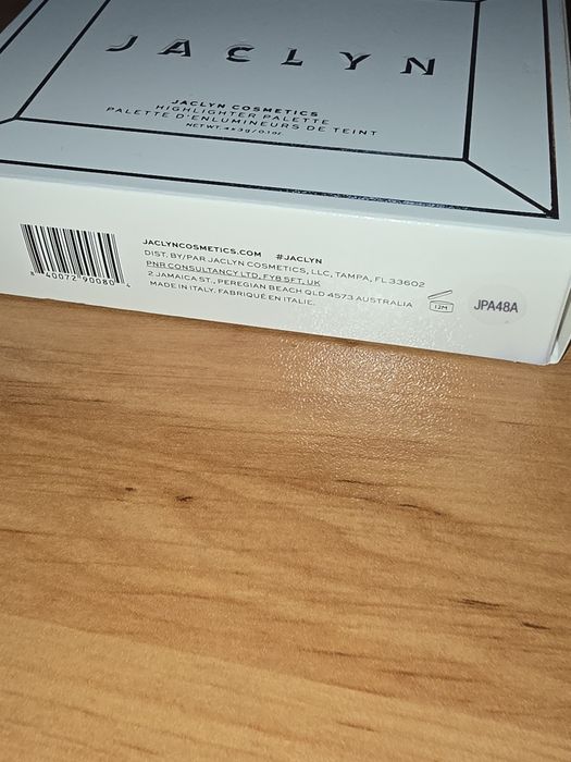 Палитри Morphe и Jacklyn Hill със сенки и хайлайтър