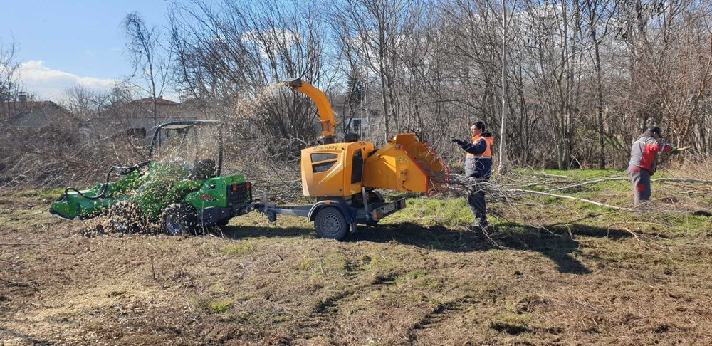 Почистване на парцели от растителност /дробилка и багер с мулчер/