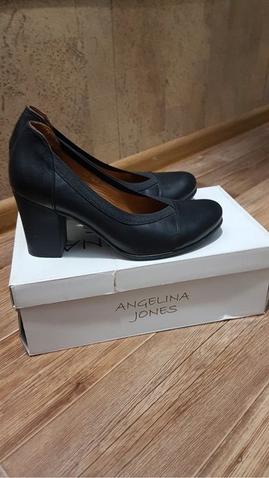 Продаю сапоги женские