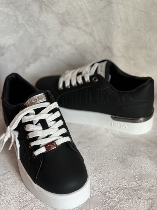 Кроссовки женские утепленные