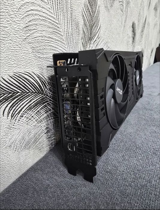 Продам видеокарту AMD Radeon Pro VII 16 Gb