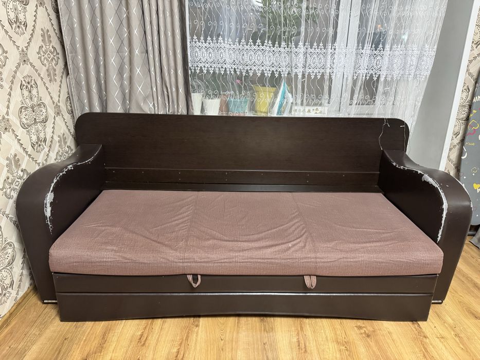 продам диван-кровать +стол